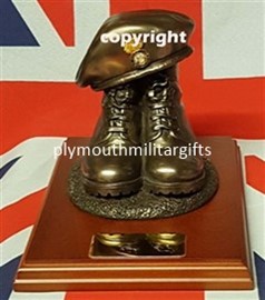 Royal Welch Fusiliers Regiment Presentation Boot & Beret Figure Mahogany base